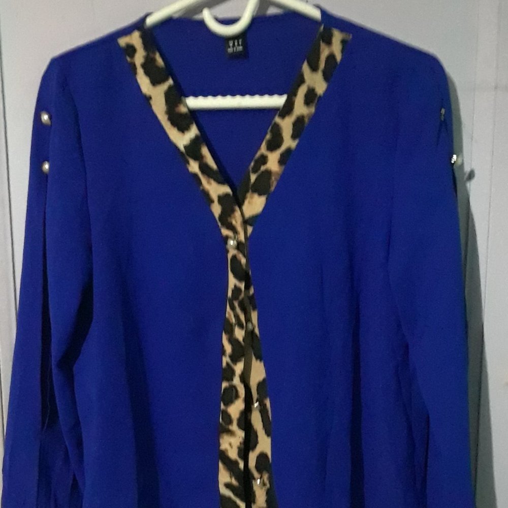 NWOT SHEIN open arm light weight blouse